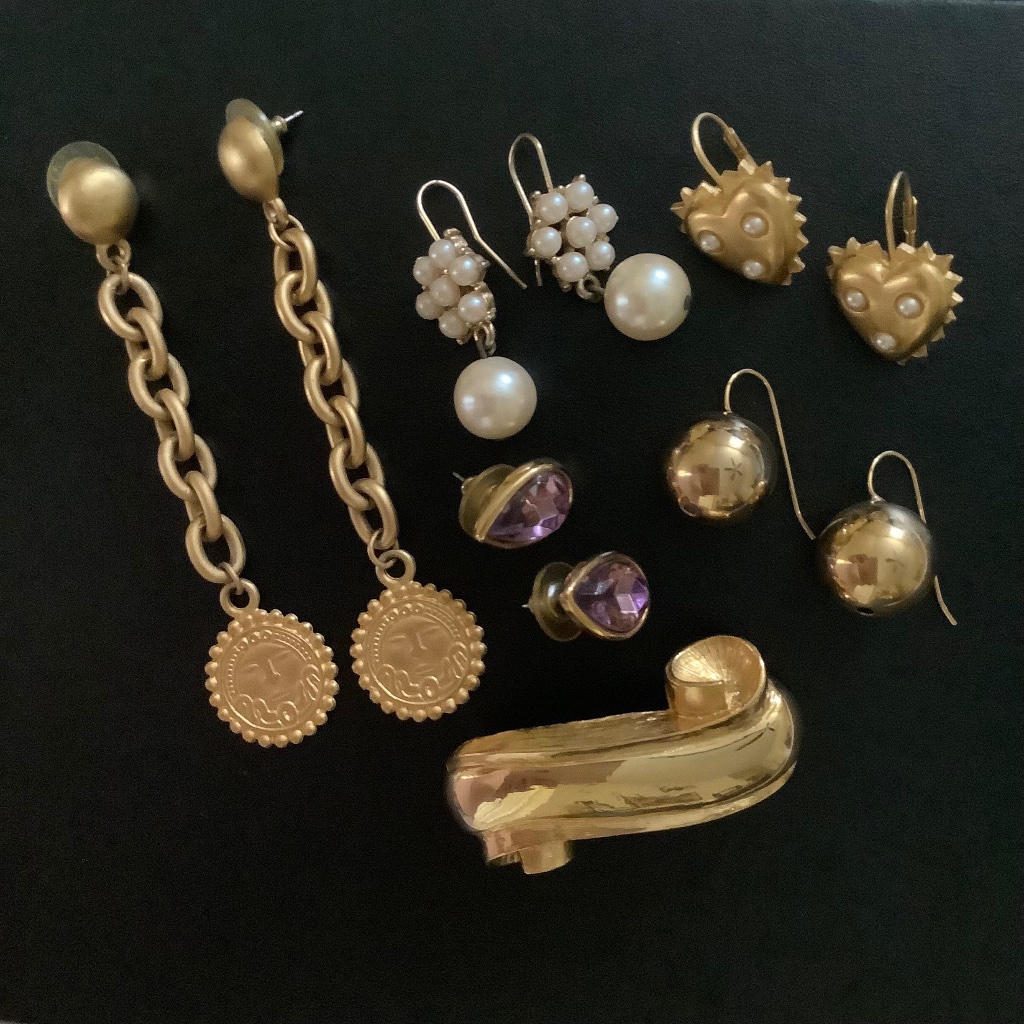 Costume Jewelry Bundle Gold-Tone Six Piece 1 Pin 5 Earrings Pierced Only 20$